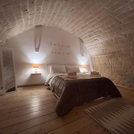 Epoca Suite House Трани Экстерьер фото