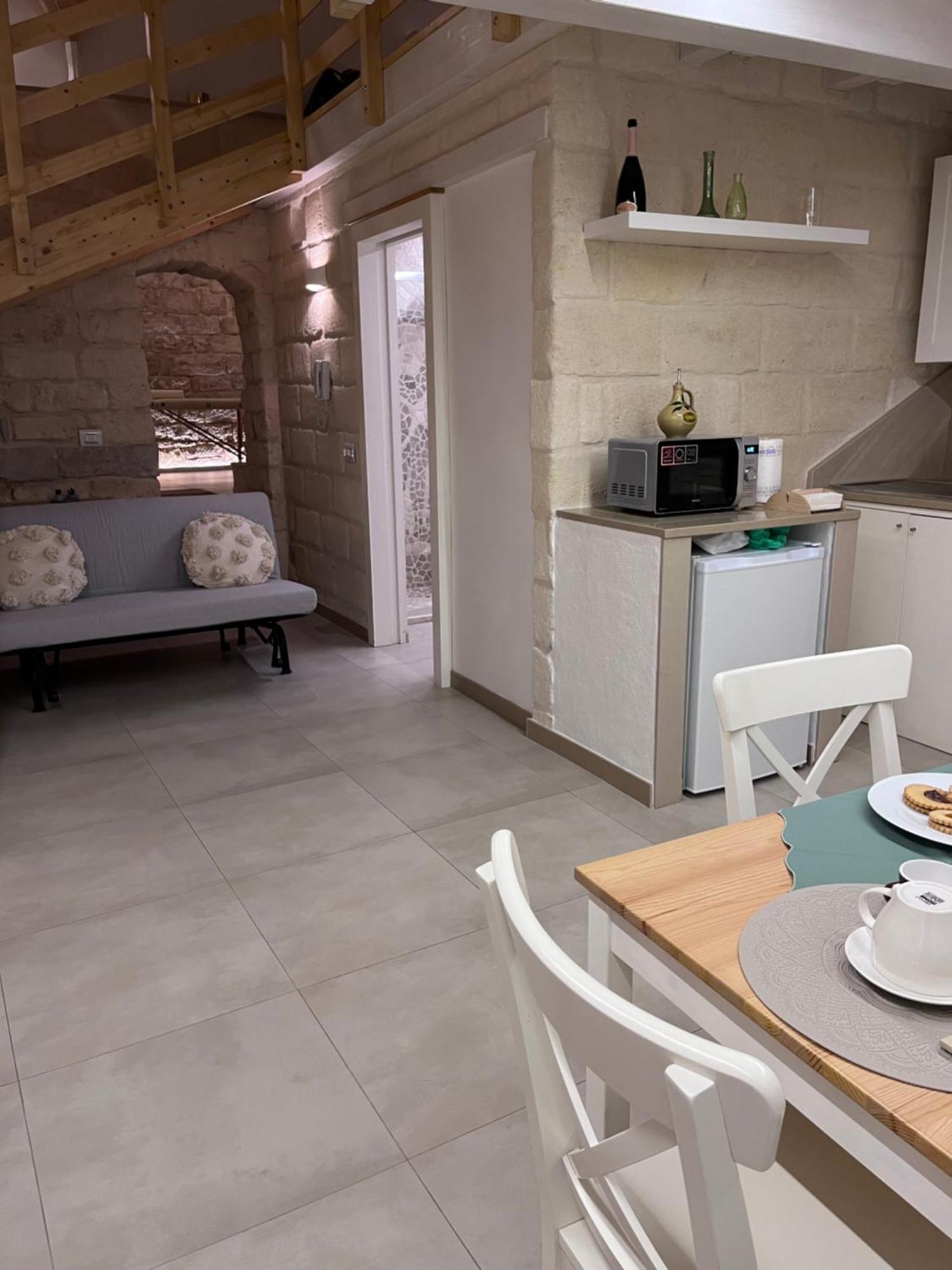 Epoca Suite House Трани Экстерьер фото