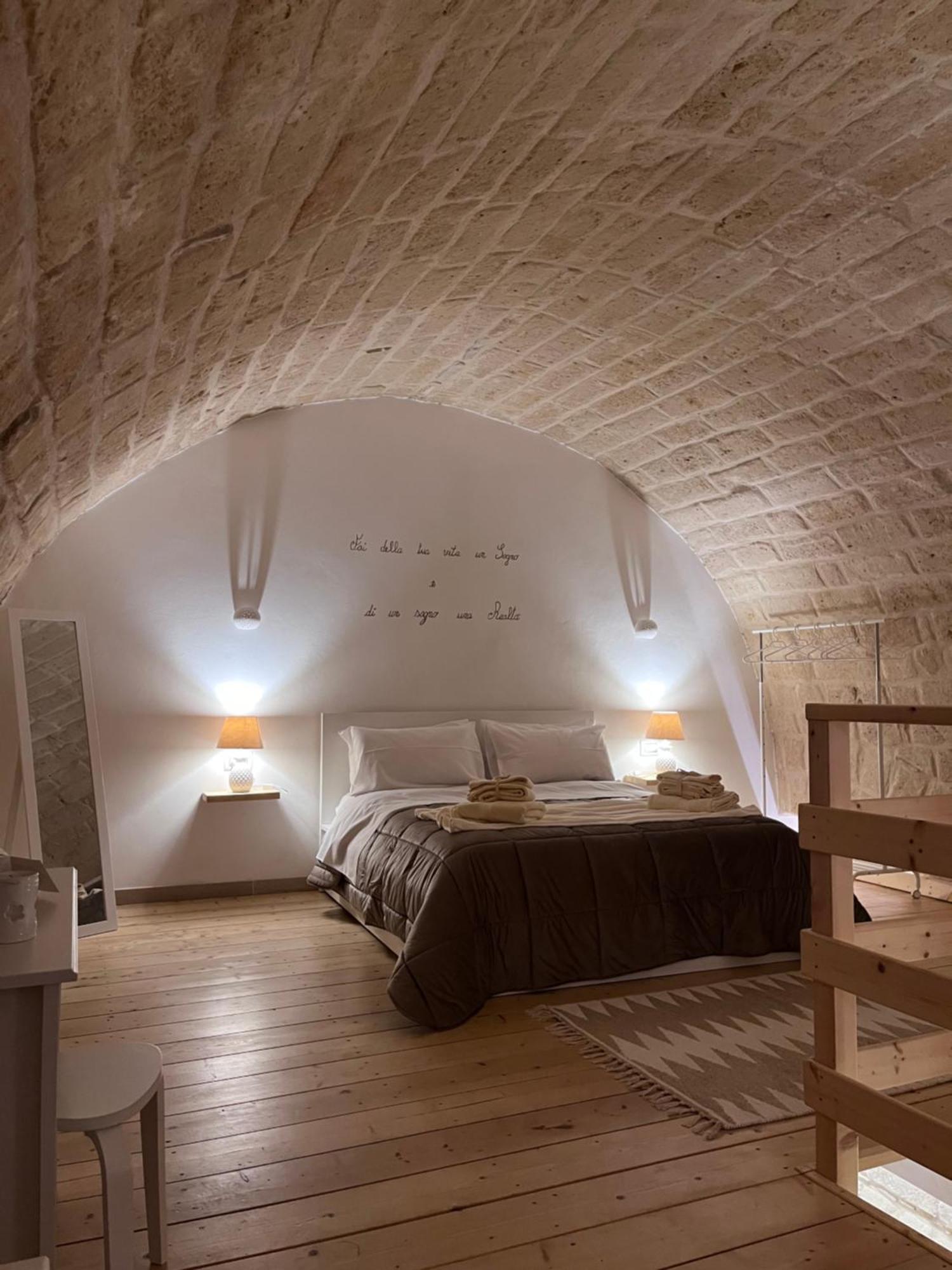 Epoca Suite House Трани Экстерьер фото