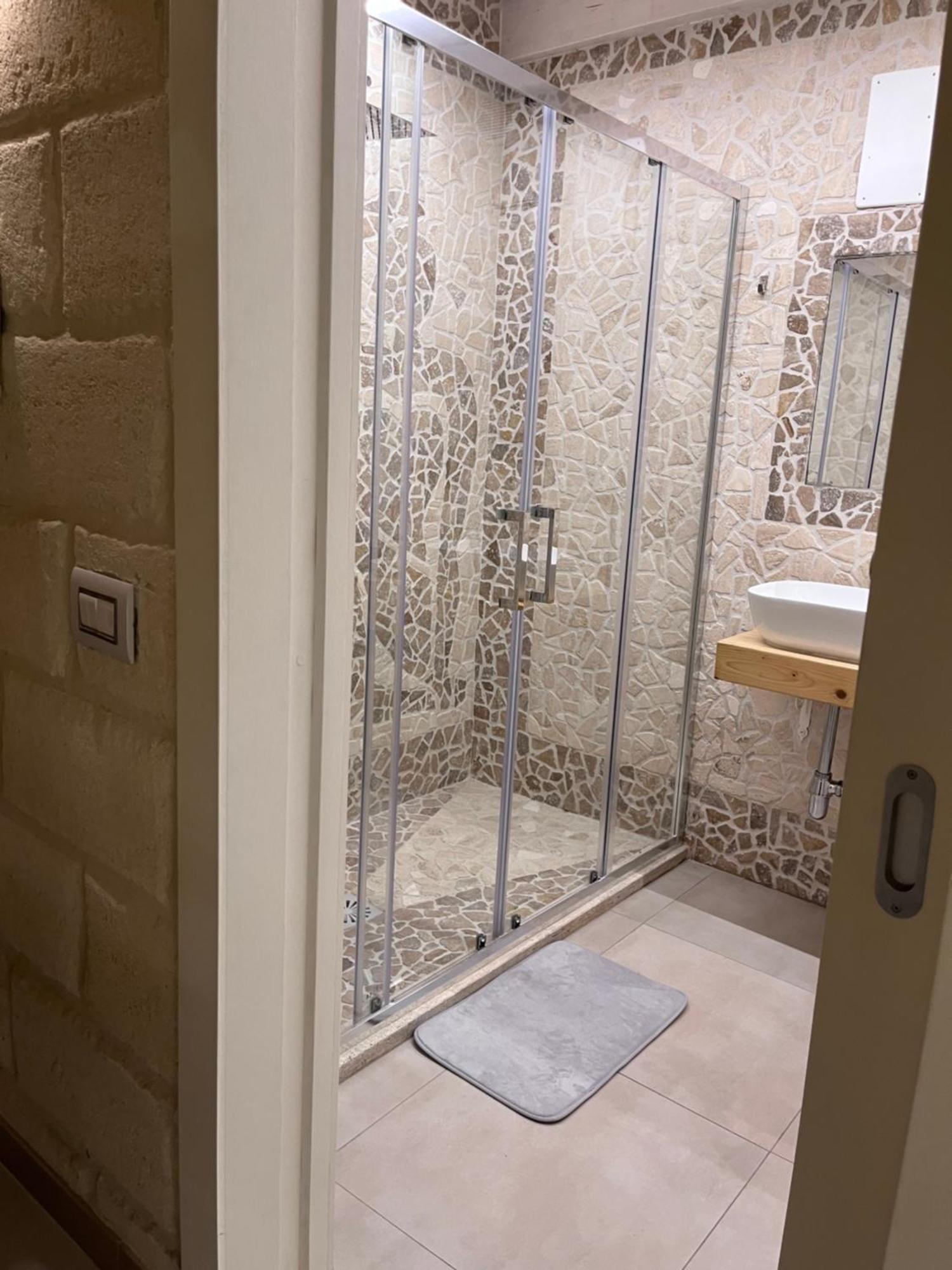 Epoca Suite House Трани Экстерьер фото