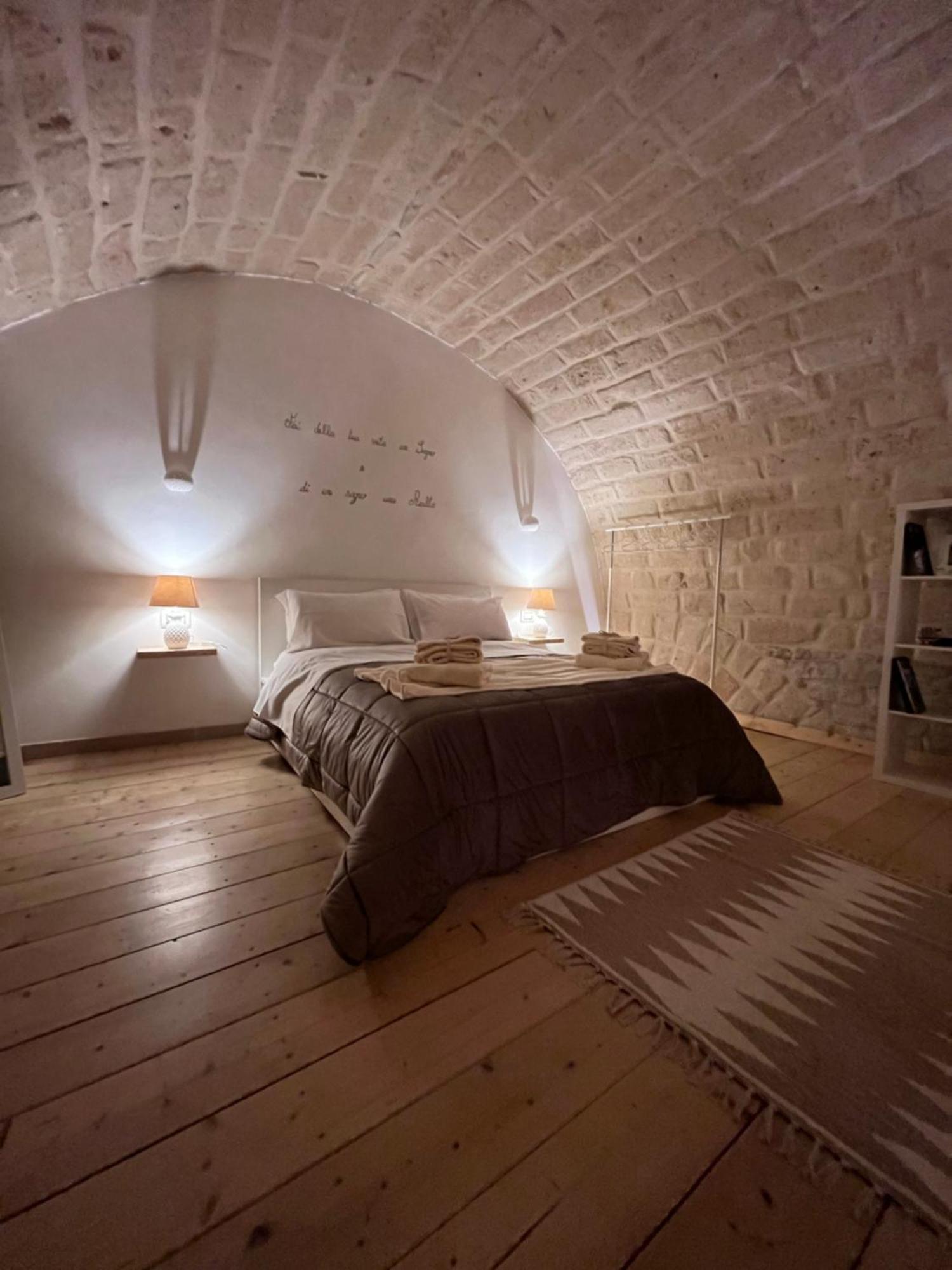 Epoca Suite House Трани Экстерьер фото