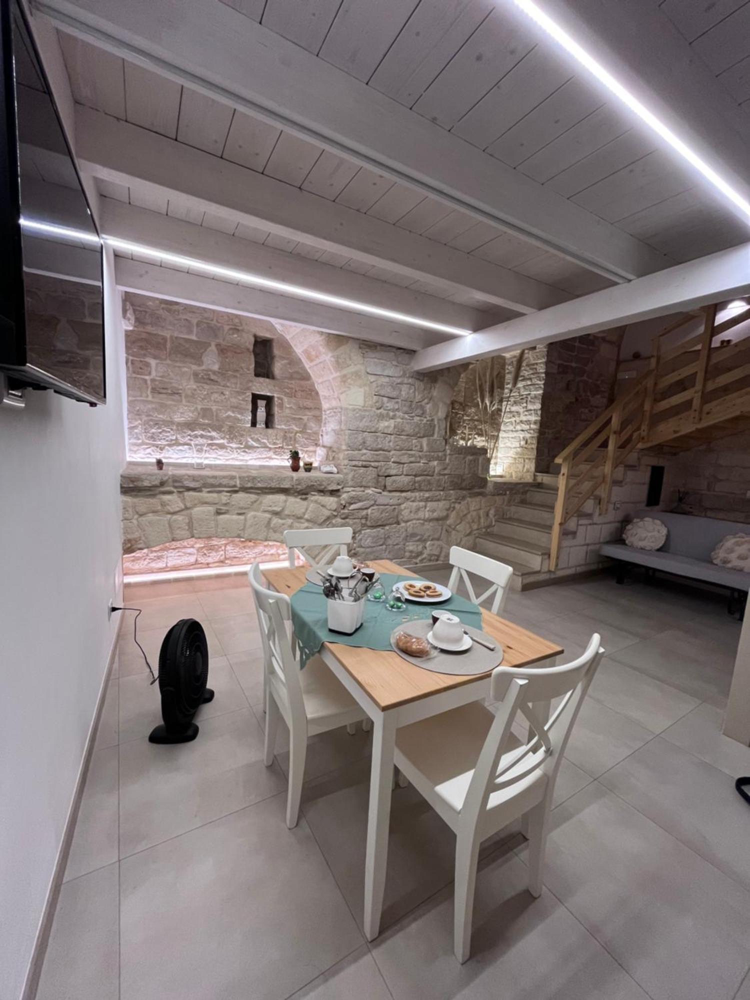 Epoca Suite House Трани Экстерьер фото