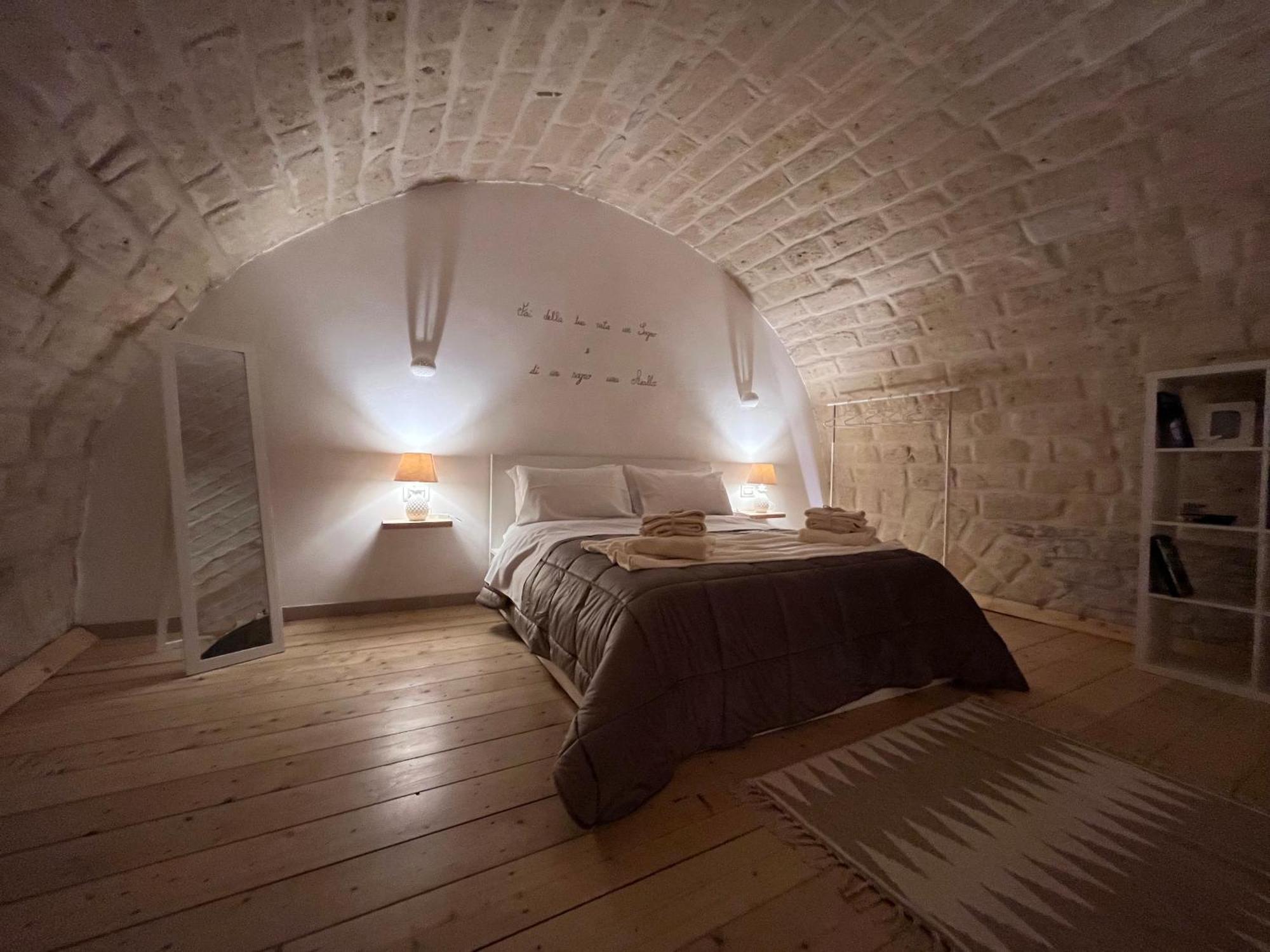 Epoca Suite House Трани Экстерьер фото