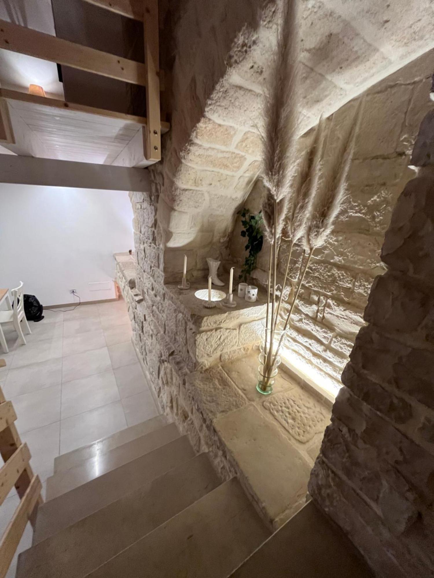 Epoca Suite House Трани Экстерьер фото